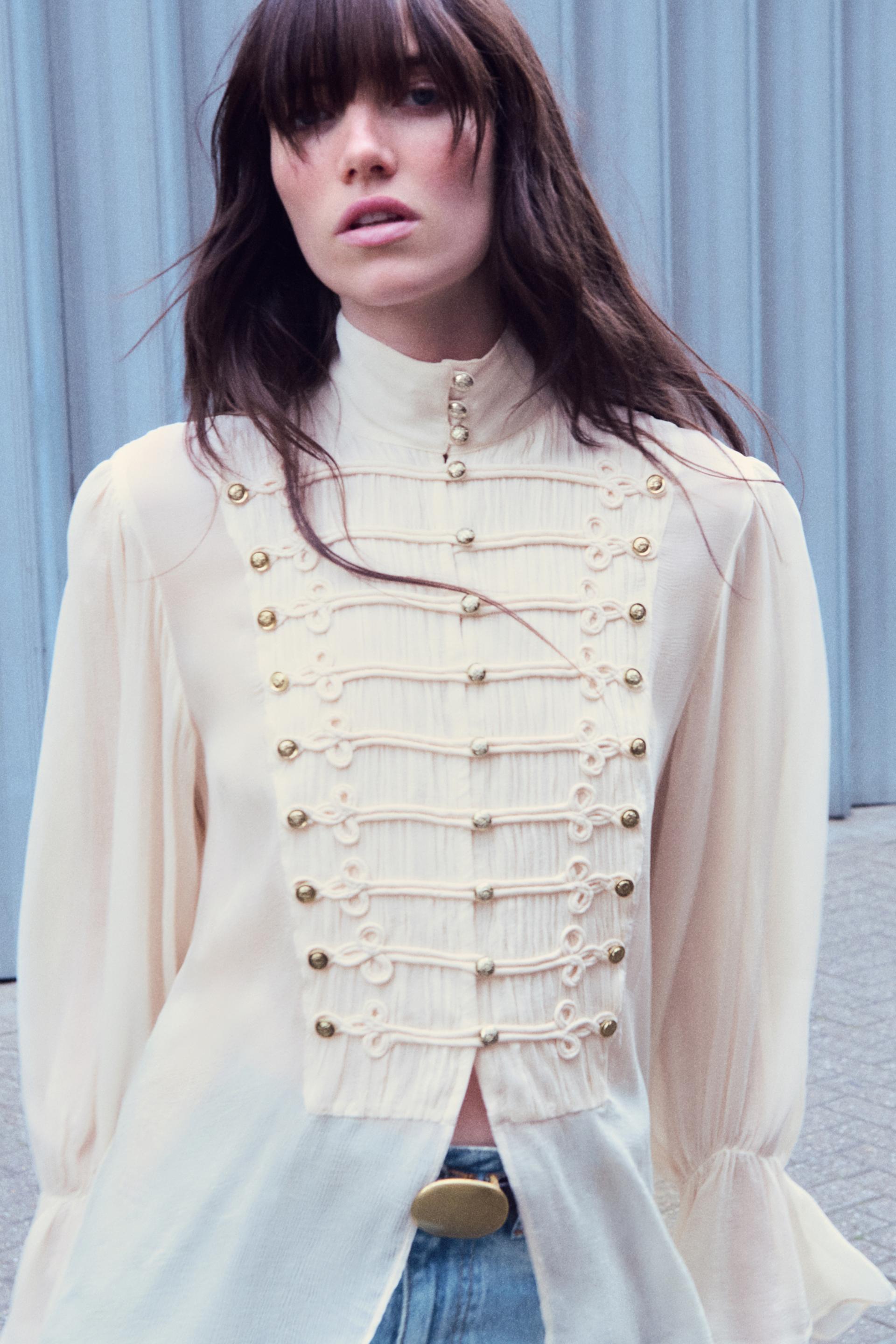COLLECTION ROMANTIC BLOUSE WITH FROG FASTENING